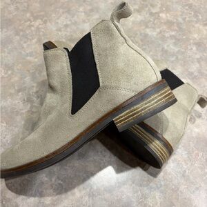 Clarks Women's Suede Ankle Boots - Beige and Black